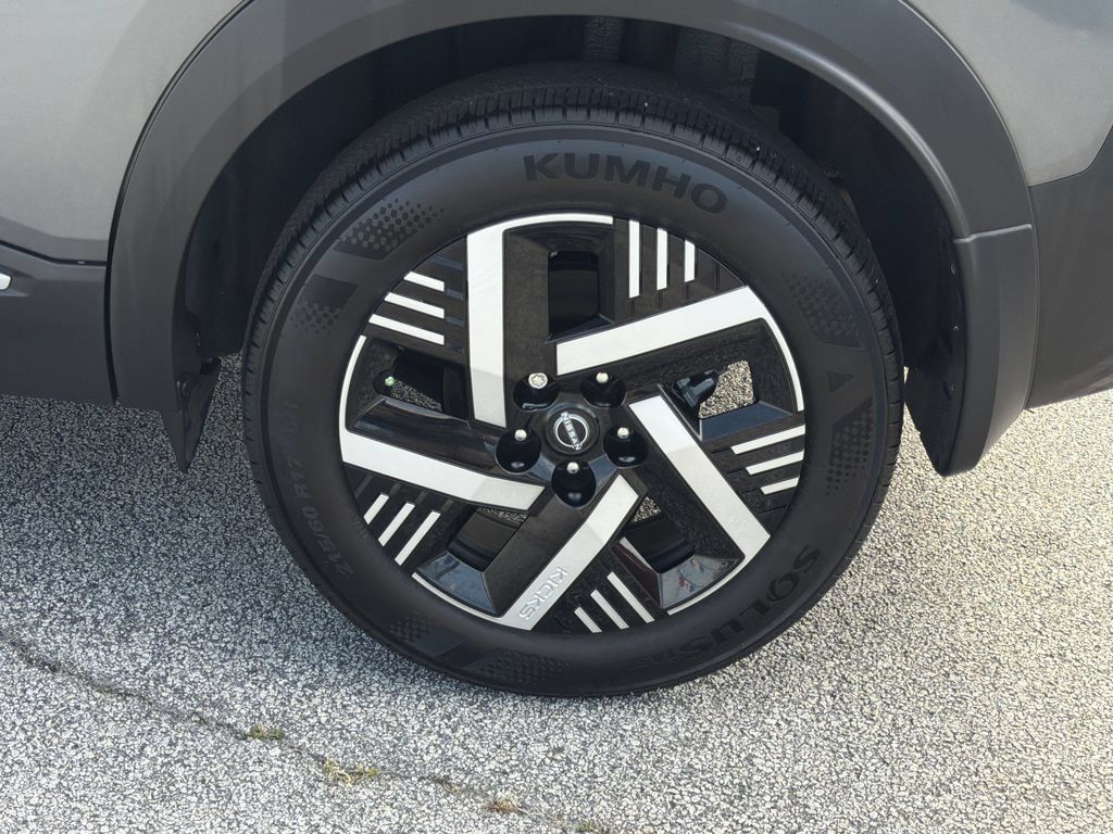 Used 2025 Nissan Kicks SV FWD image 30