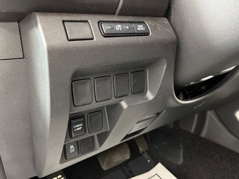 Used 2024 Nissan Frontier SV image 25