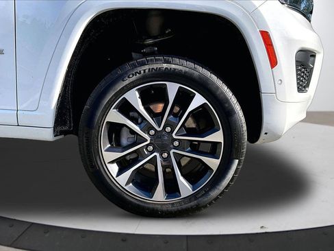 Certified 2023 Jeep Grand Cherokee L Overland AWD/4WD image 36