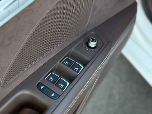 Used 2013 Audi S8 AWD/4WD image 14