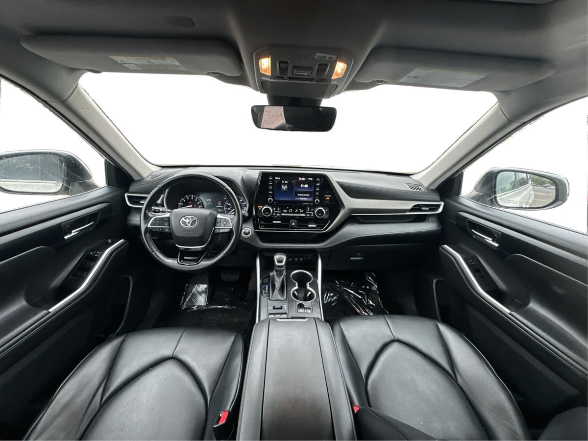 Used 2020 Toyota Highlander XLE AWD/4WD image 26
