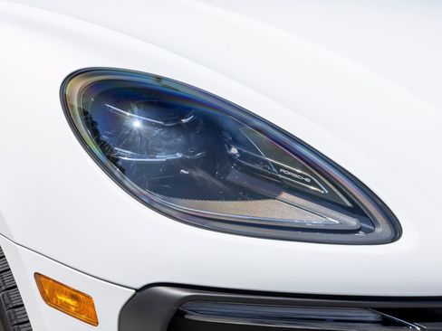 Certified 2026 Porsche Macan AWD/4WD image 14