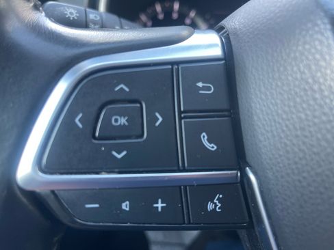 Used 2020 Toyota Highlander XLE image 13