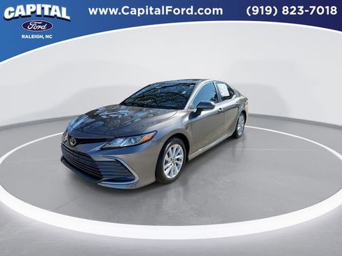 Used 2024 Toyota Camry LE w/ Convenience Package image 4