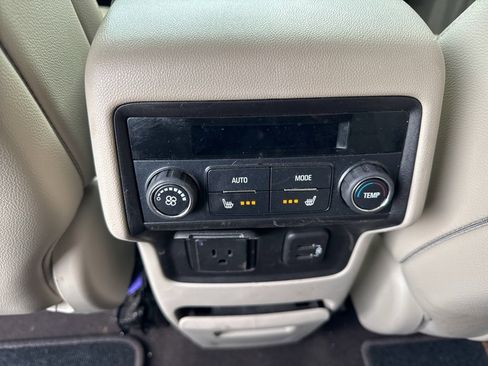 Used 2019 GMC Acadia Denali image 16