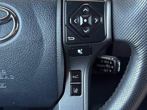 Used 2020 Toyota Tacoma SR5 AWD/4WD image 37