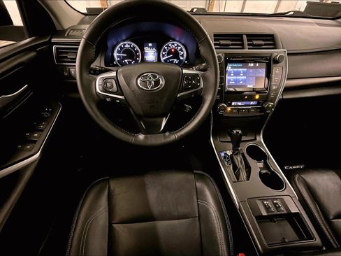 Used 2017 Toyota Camry XLE w/ Moonroof Package image 5