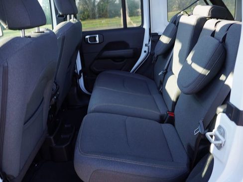 Used 2025 Jeep Wrangler Unlimited Sahara w/ Safety Group AWD/4WD image 19