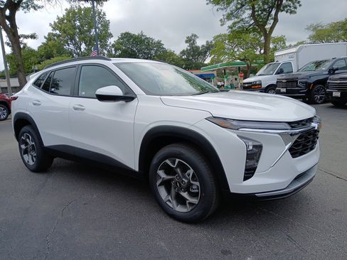 New 2026 Chevrolet Trax LT w/ Driver Confidence Package image 2