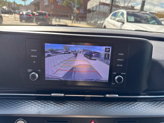 Used 2022 Kia Carnival LX FWD image 32
