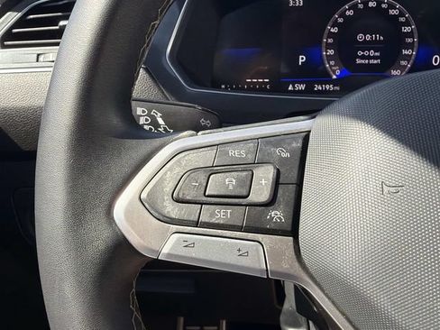Used 2023 Volkswagen Tiguan SE R-Line FWD image 17