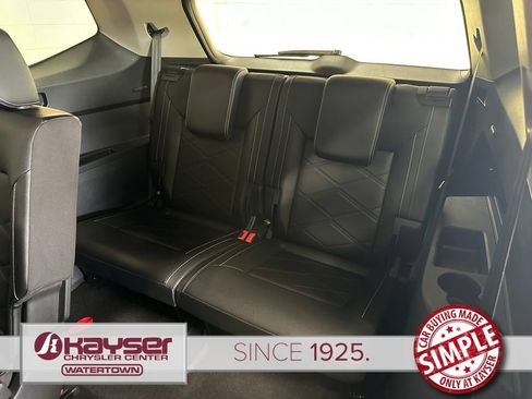 Used 2025 Volkswagen Atlas SE AWD/4WD image 34