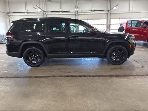 Used 2023 Jeep Grand Cherokee L Limited w/ Luxury Tech Group II AWD/4WD image 4