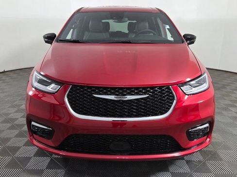 New 2026 Chrysler Pacifica Select image 2