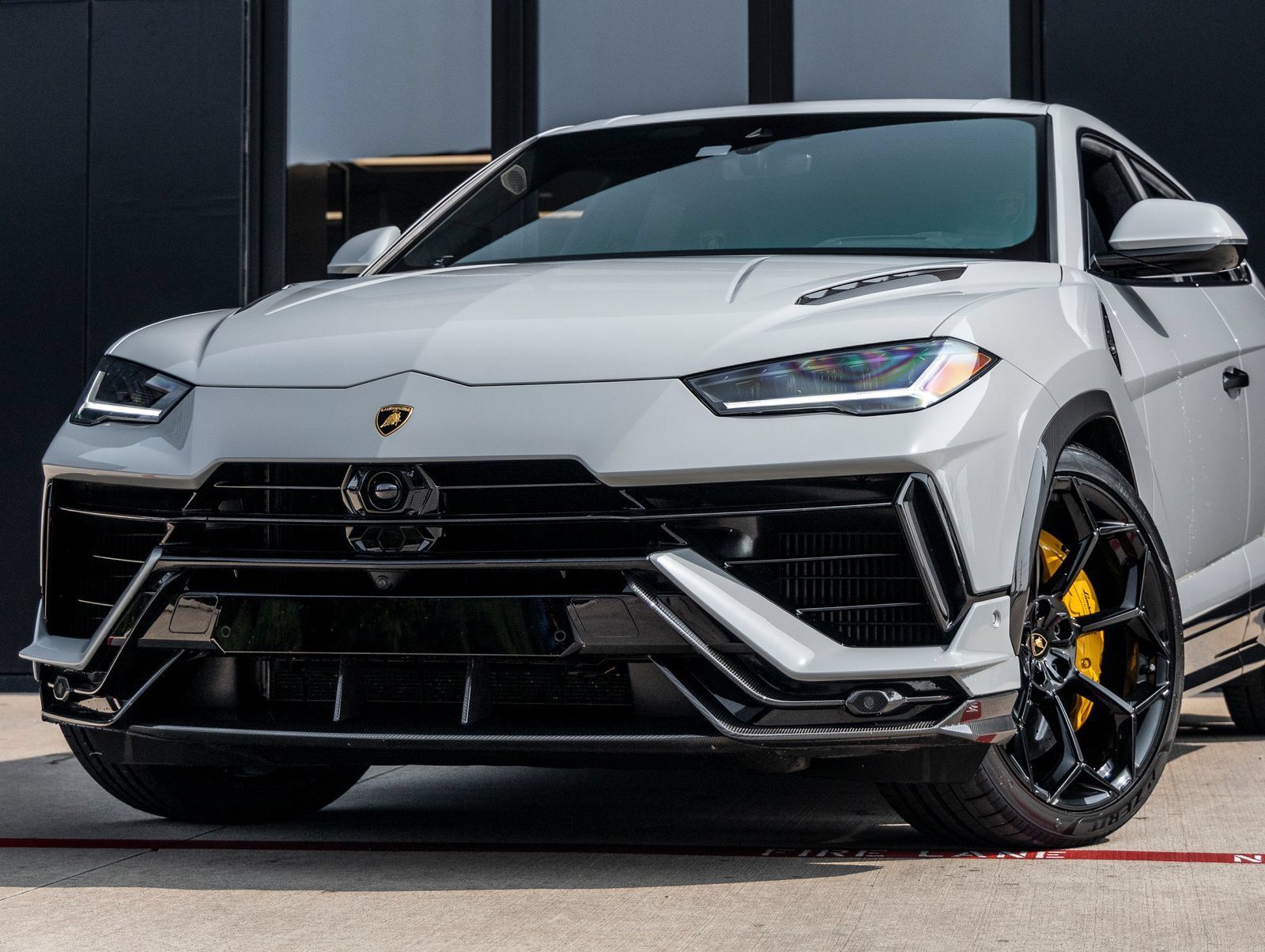 Used 2024 Lamborghini Urus Performante AWD/4WD image 3
