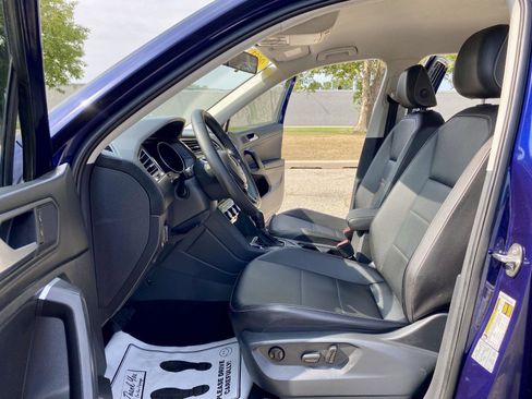 Used 2021 Volkswagen Tiguan SEL image 2