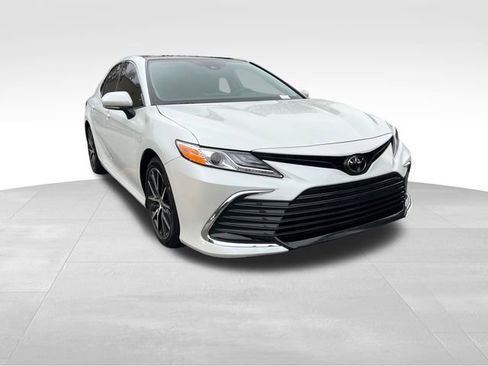Used 2024 Toyota Camry XLE image 7
