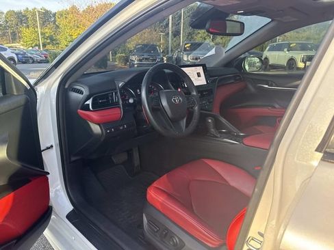 Used 2022 Toyota Camry XSE FWD image 4
