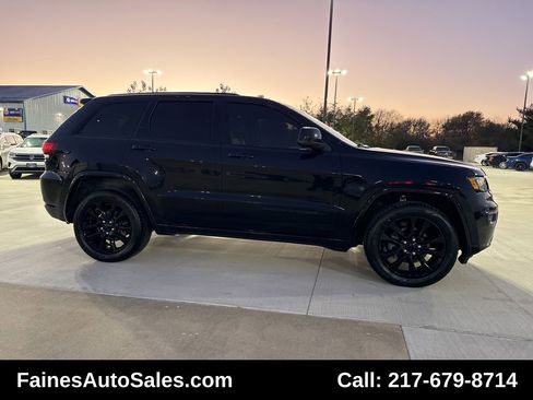 Used 2019 Jeep Grand Cherokee Altitude image 24
