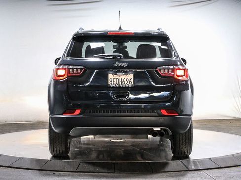 Used 2018 Jeep Compass Limited w/ Navigation Group FWD image 3