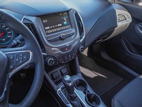 Used 2017 Chevrolet Cruze LT w/ Convenience Package image 17