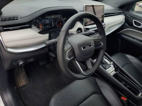 Used 2025 Jeep Compass Limited AWD/4WD image 12