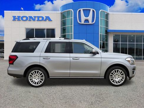 Used 2024 Ford Expedition Limited image 2