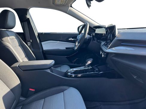 New 2026 Chevrolet Trax LT w/ Driver Confidence Package FWD image 17