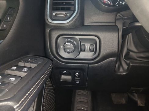 Used 2025 RAM 1500 Laramie w/ Sport Appearance Package AWD/4WD image 15