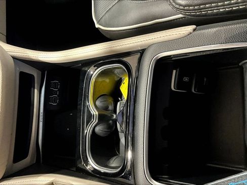 Used 2022 Chrysler Pacifica Limited image 32