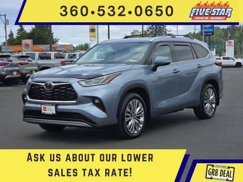 Used 2024 Toyota Highlander Platinum AWD/4WD image 1