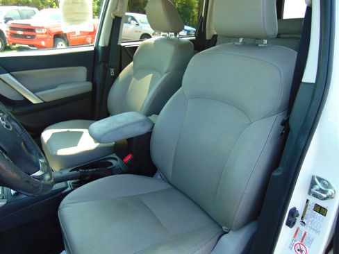 Used 2016 Subaru Forester 2.5i Touring AWD/4WD image 8