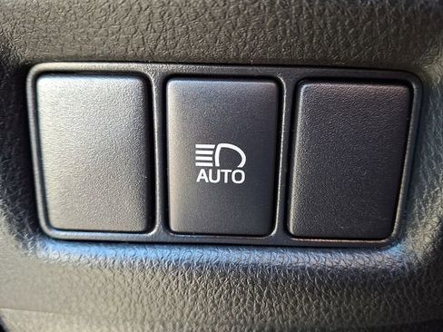 Used 2018 Toyota C-HR XLE image 22