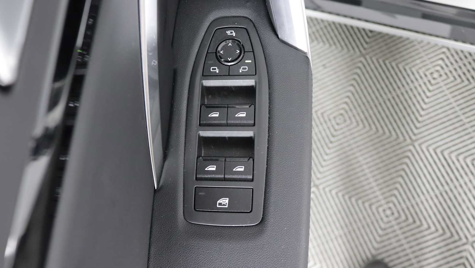 Used 2025 BMW X1 xDrive28i w/ Convenience Package AWD/4WD image 17
