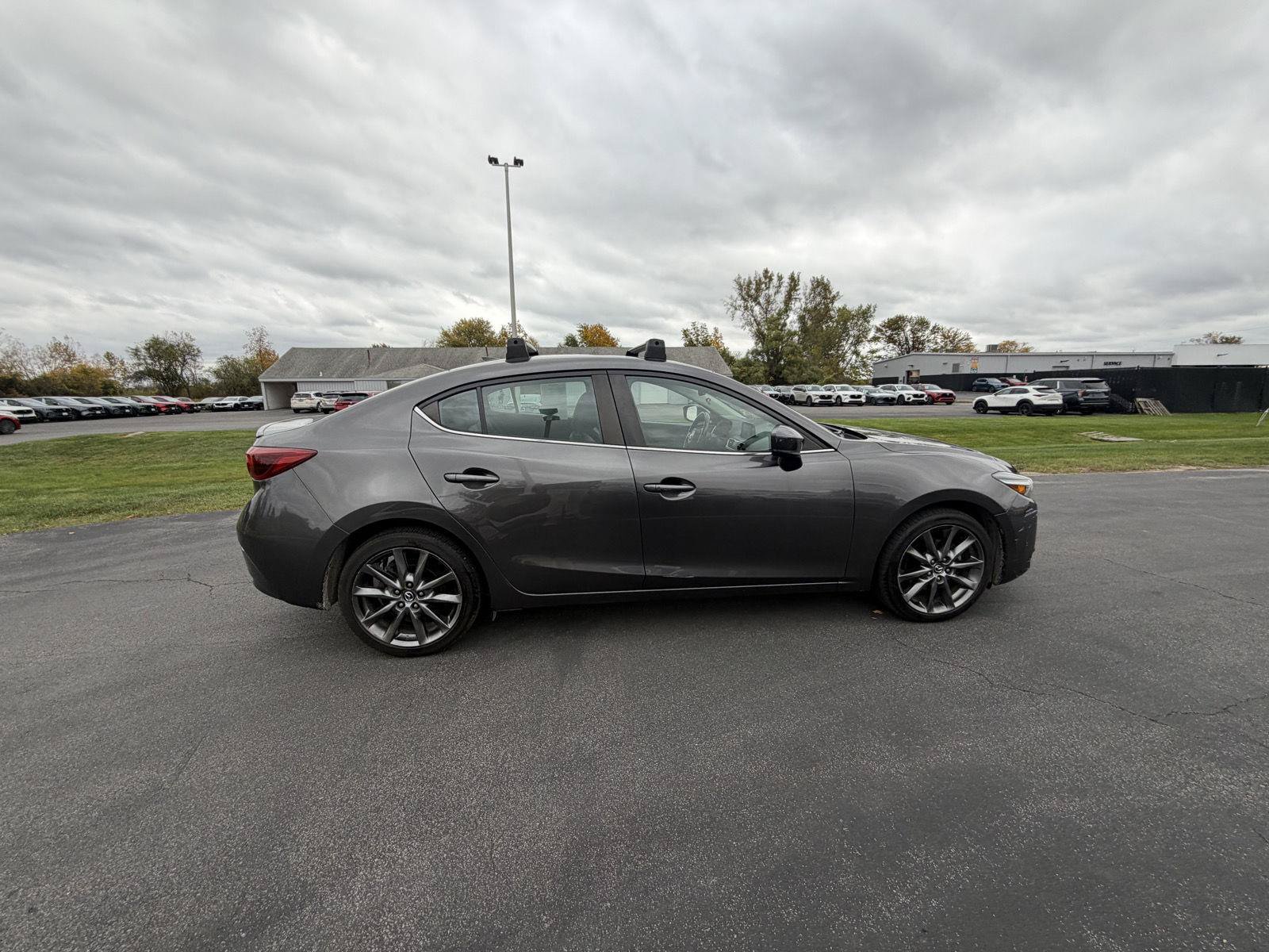 Used 2018 MAZDA MAZDA3 Grand Touring w/ Premium Equipment Package FWD image 9