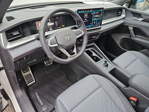 New 2026 Volkswagen Tiguan SE R-Line image 12