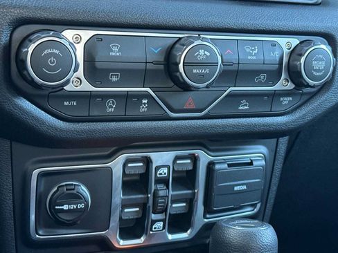 New 2026 Jeep Gladiator Sport AWD/4WD image 16