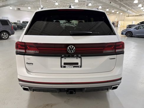 Certified 2026 Volkswagen Atlas Peak Edition AWD/4WD image 7