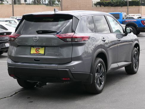 Used 2024 Nissan Rogue SV FWD image 3