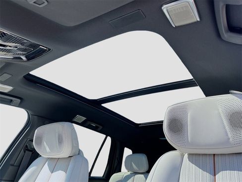 New 2026 Cadillac Vistiq Luxury image 35