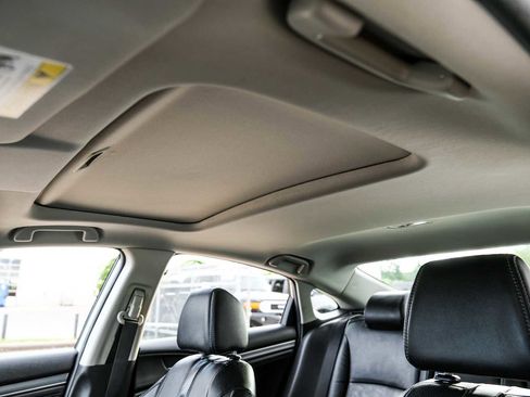 Used 2017 Honda Civic Touring image 5