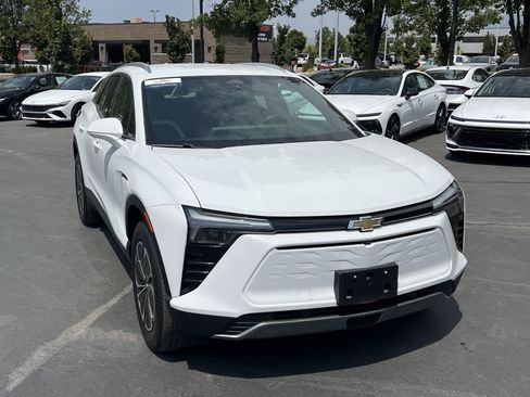 Used 2024 Chevrolet Blazer EV LT AWD/4WD image 4