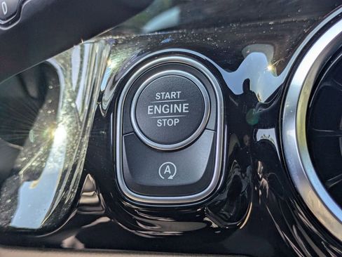 Used 2025 Mercedes-Benz GLA 250 4MATIC image 24