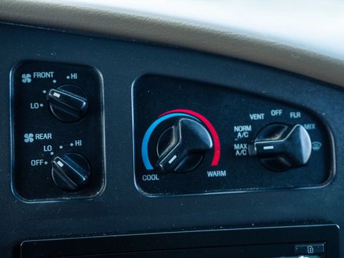 Used 2006 Ford E-350 and Econoline 350 XL RWD image 30