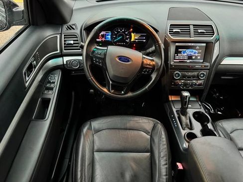 Used 2016 Ford Explorer XLT w/ Equipment Group 202A FWD image 10