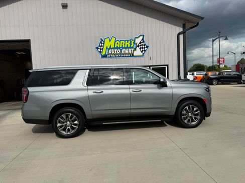 Used 2023 Chevrolet Suburban LT w/ LT Signature Plus Package AWD/4WD image 7