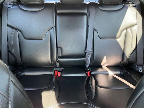 Used 2025 Jeep Compass Limited image 38