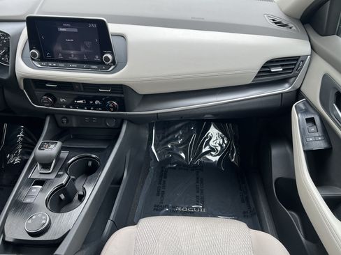 Used 2025 Nissan Rogue SV AWD/4WD image 32