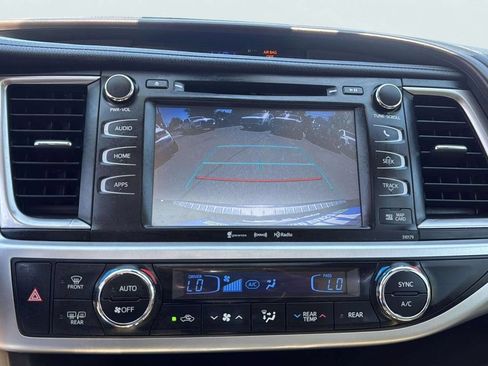 Used 2018 Toyota Highlander XLE AWD/4WD image 13