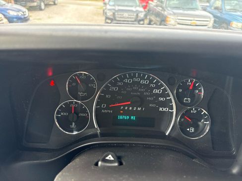 Used 2024 GMC Savana 2500 w/ Driver Convenience Package RWD image 34